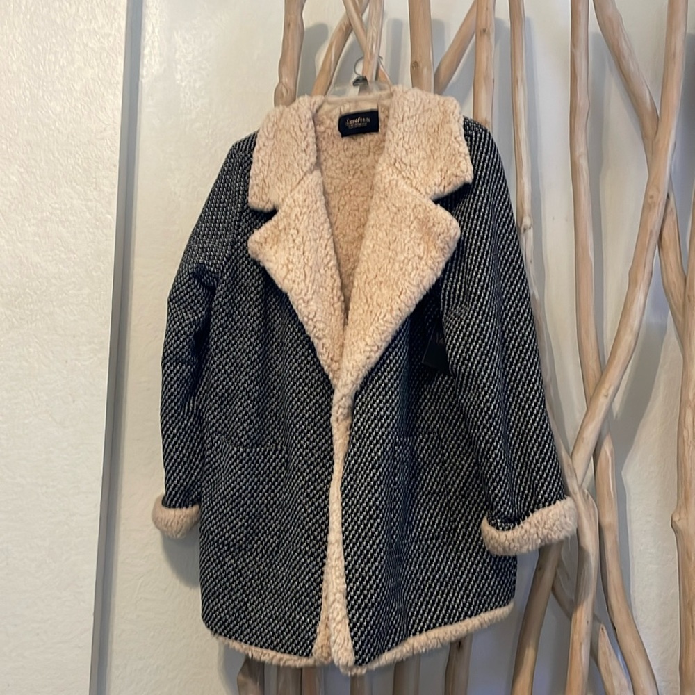 Very cozy and soft oversized coat.brand is sweet train. - Picture 5 of 6